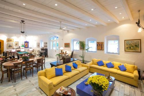 Agios Vlasios Villa Sleeps 8 With Pool And Air Con