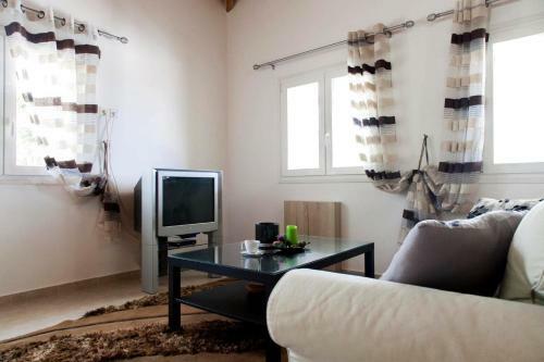 Fterno Villa Sleeps 2 With Pool Air Con And Wifi