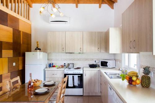 Fterno Villa Sleeps 2 With Pool Air Con And Wifi