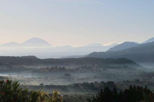 Vassiliki Traditional House Mountain & Field View