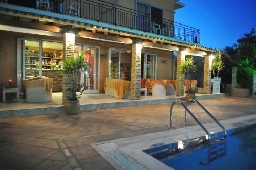 Hotel Makis Louvlis Apartments