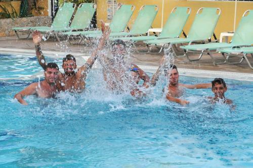 Hotel Makis Louvlis Apartments