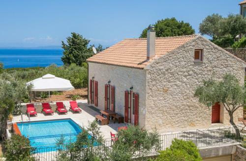 Perachori Villa Sleeps 4 Pool Air Con Wifi