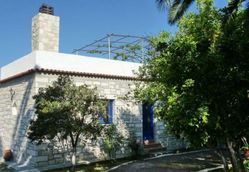 Varypetro Villa Sleeps 2 With Pool And Air Con