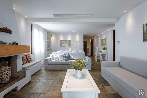 Agios Onoufrios Villa Sleeps 14 With Pool And Air Con