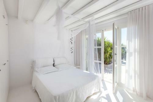 Elia Villa Sleeps 14 With Pool And Air Con