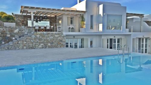 Elia Villa Sleeps 14 With Pool And Air Con