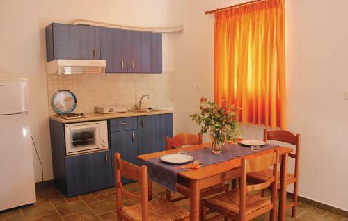 Two-bedroom Holiday Home In Andreas Paralio