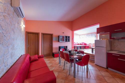 Hostal Apartments Karen