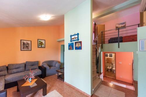 Hostal Apartments Karen