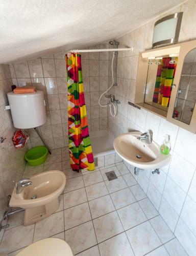 Hostal Apartments Karen