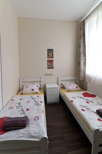 Happy Hotel