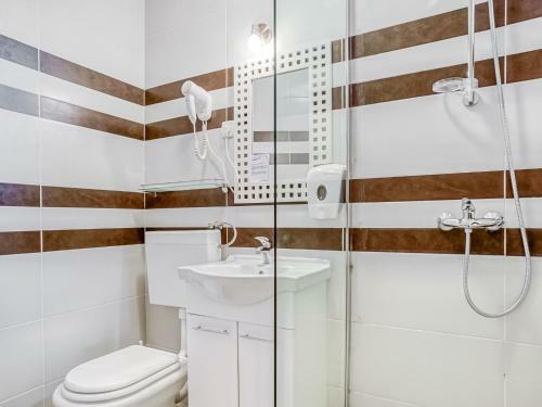 Spacious Holiday Home In Vukovar With Swimming Pool