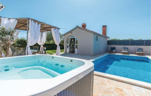 Two-bedroom Holiday Home In Zadar