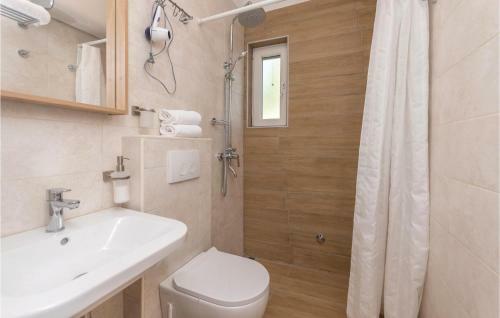 Three-bedroom Apartment In Biograd