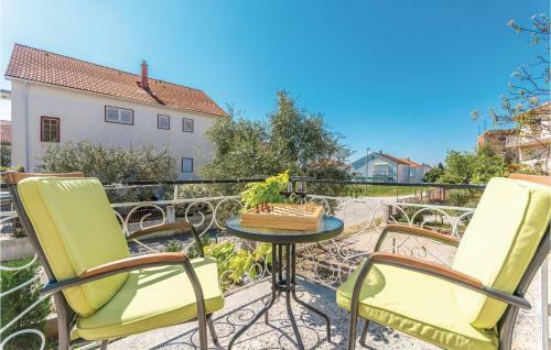 Three-bedroom Apartment In Biograd