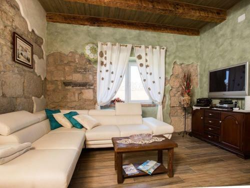 Villa Natura With Pool