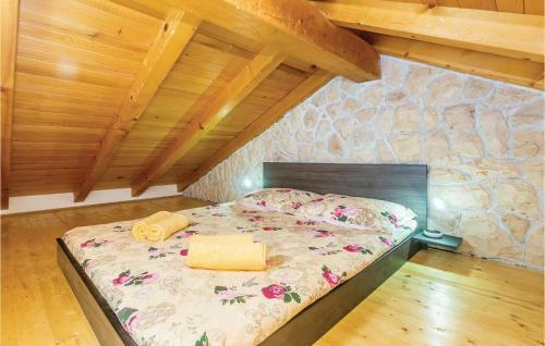 Three-bedroom Holiday Home In Gostinjac