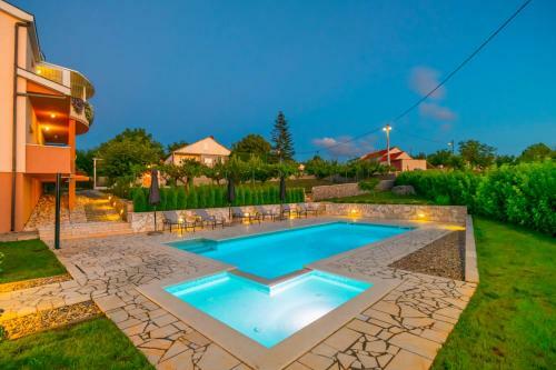 Prunus-luxurious Holiday Home With A Private Pool