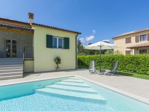 Peaceful Villa In Dubravci With Swimming Pool
