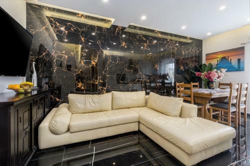 Chic Apartments In Pore? Old Town