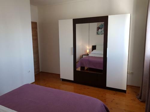 Spacious Apartment Lena Near The Beach