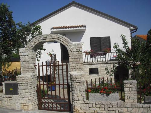 Hostal Apartment Burmy