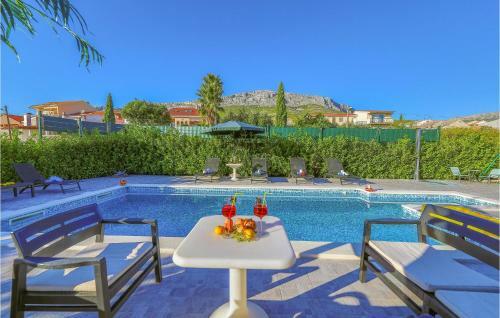 Four-bedroom Holiday Home In Solin