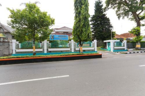 Hostal Reddoorz Syariah Near Alun Alun Magelang
