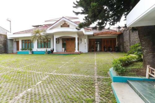 Hostal Reddoorz Syariah Near Alun Alun Magelang