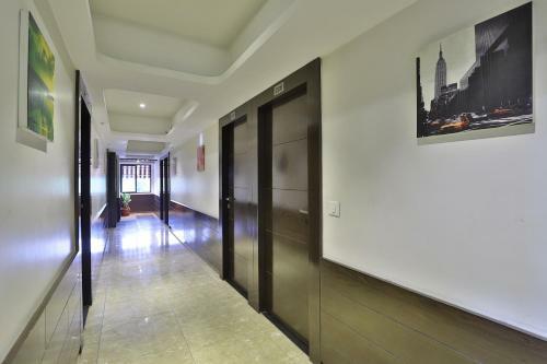 Oyo 44976 Metro Park Hotel