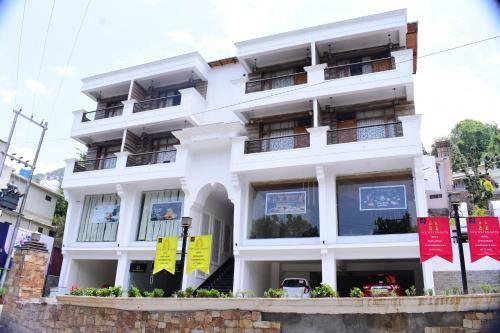 Aaroham The Watergate Hotel Bhimtal