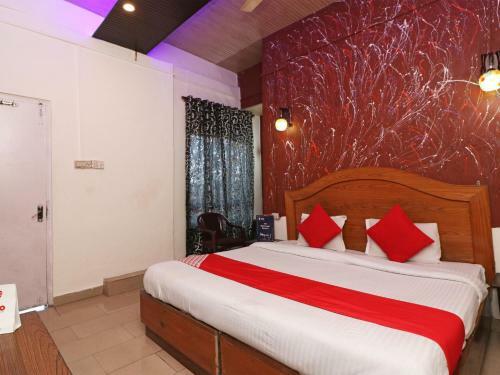 Oyo 77158 Hotel Swastik Palace