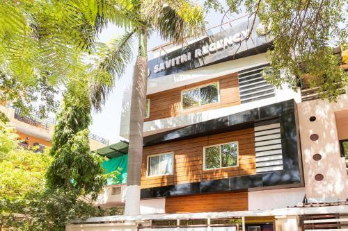 Hotel Oyo 27867 Savitri Regency