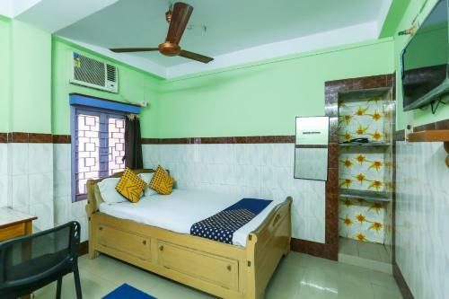 Oyo 74837 Hotel Veer