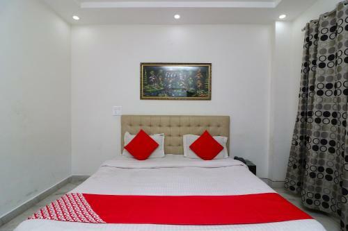 Hotel Oyo 27645 Lux Stays