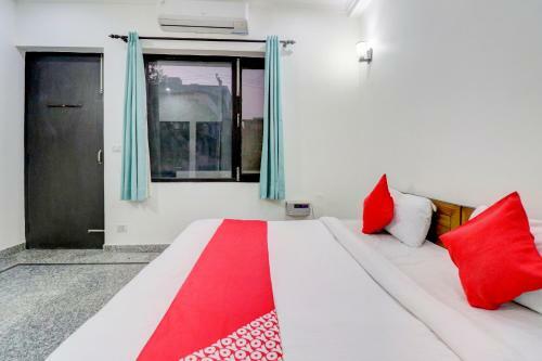 Oyo 79248 Hotel Rising Stay