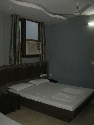 Hotel S B Guest House