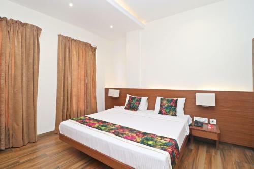 Oyo 16082 Hotel Imperial Corner