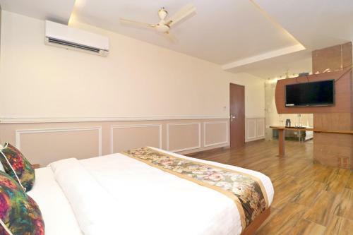Oyo 16082 Hotel Imperial Corner