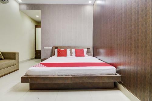 Oyo 77889 Hotel Viva City
