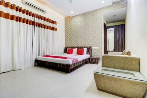 Oyo 77889 Hotel Viva City