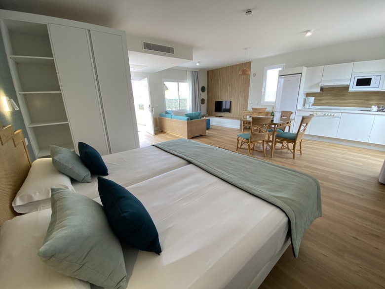 Esmeralda Maris By Livvo