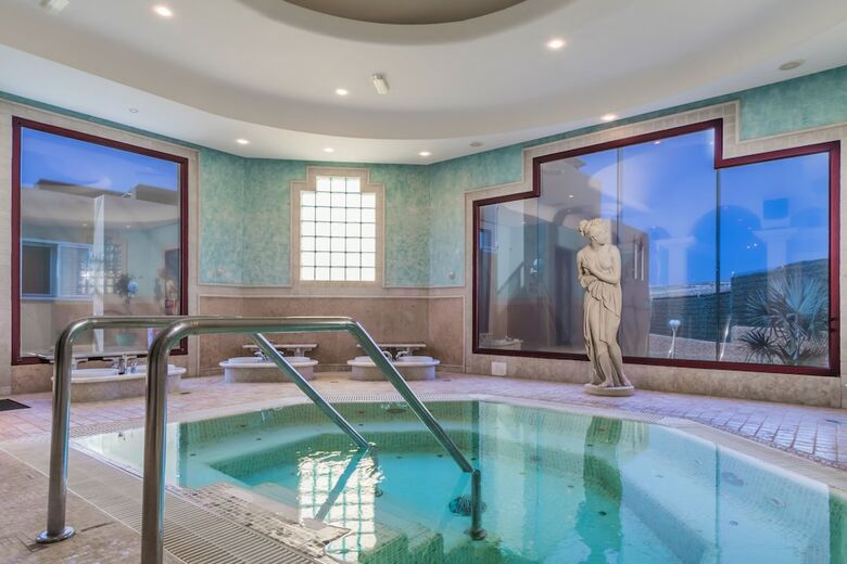 Esmeralda Maris By Livvo