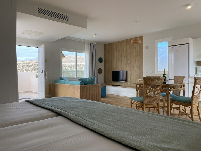 Esmeralda Maris By Livvo