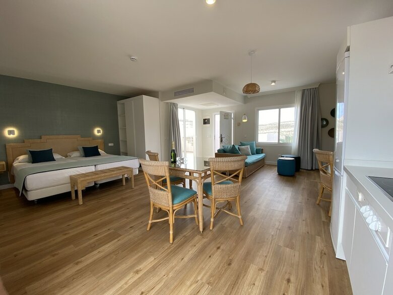 Esmeralda Maris By Livvo