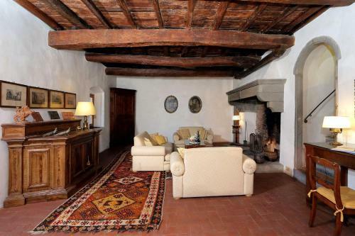 Calzaiolo Villa Sleeps 12 With Pool