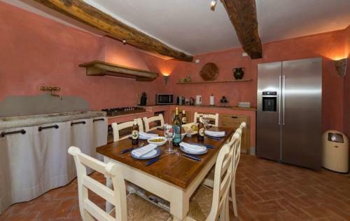 Luxury 6-bed Tuscan Villa Near Lucca