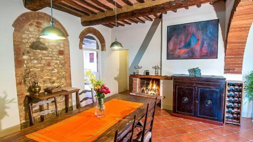 Razzaia Villa Sleeps 14 With Pool And Air Con