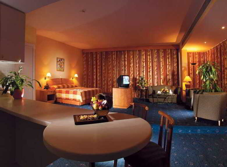 Jumeira Rotana Hotel